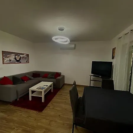 4 Pieces Avec Piscine Saint-Bres (Herault)